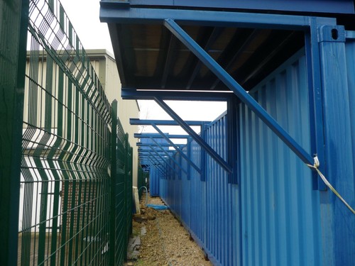 Shipping container self - shipping,