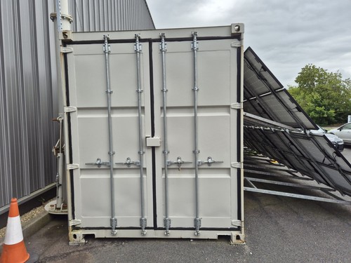 Steel feet high - 40, cube